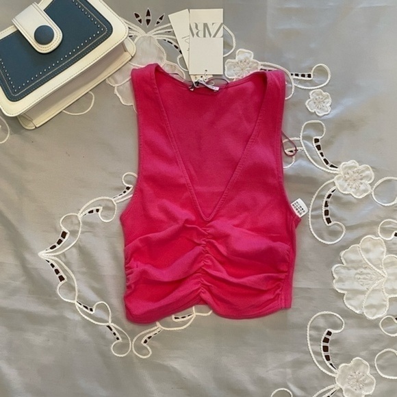 New Ribbed Front Ruched Crop Top - Picture 5 of 9